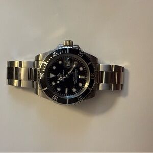 Reginald black and white- quartz